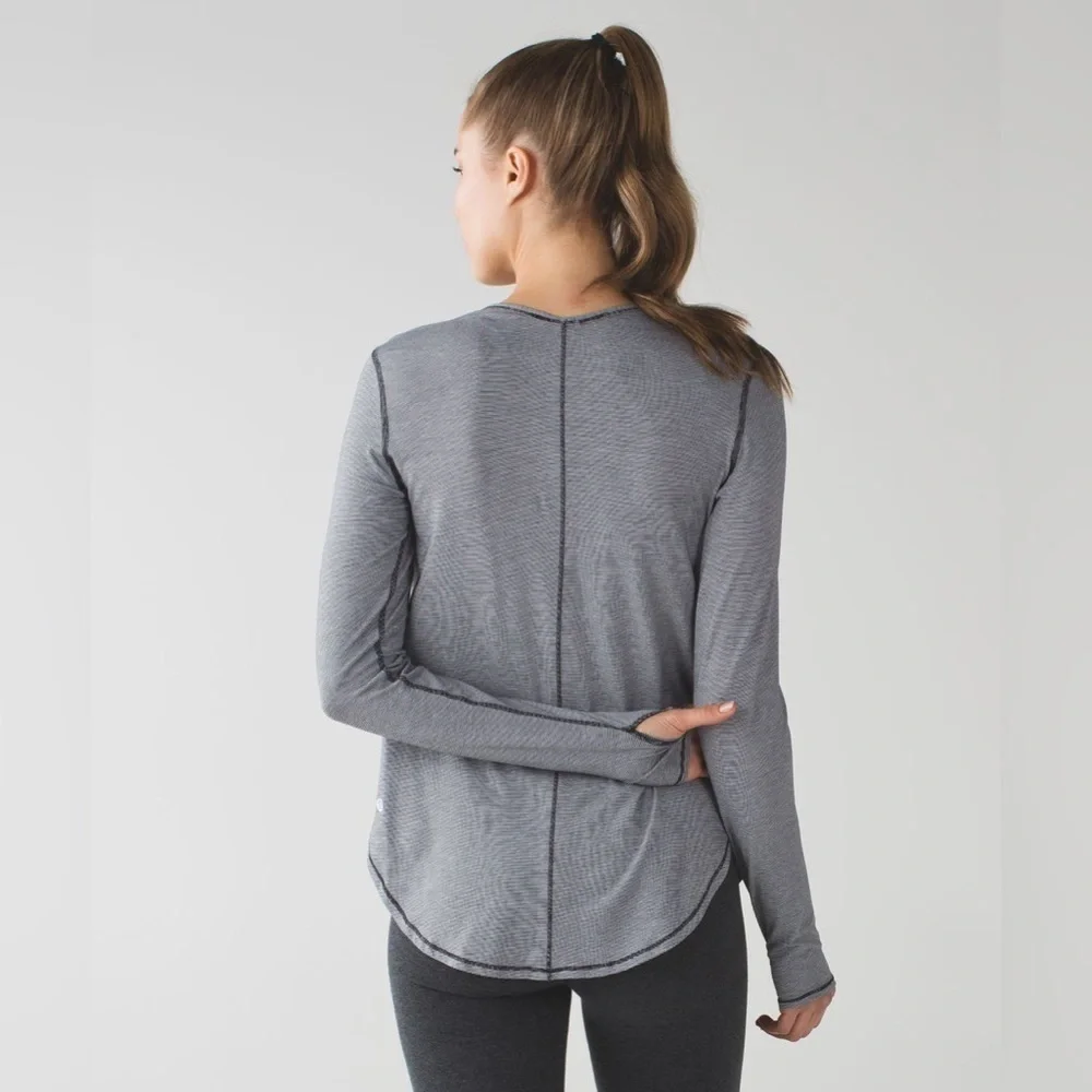Lululemon Yogini 5 Year Long Sleeve Tee in Wee Stripe Black White size 8